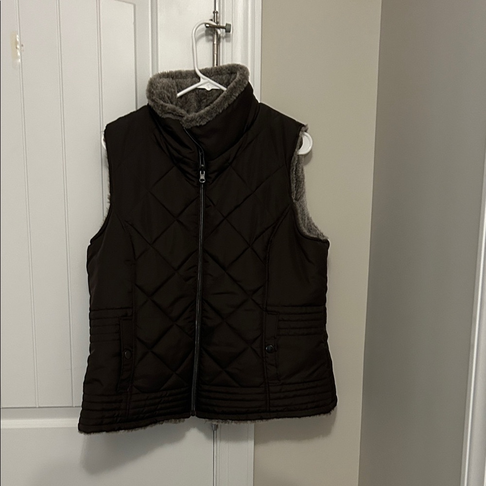 Elegant Black Quilted Vest for Women
